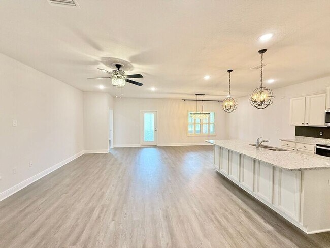 Foto del edificio - 7926 Burnside Lp