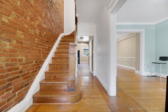 Building Photo - 534 Irving St NW