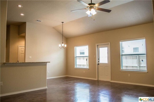 Building Photo - 2534 Pahmeyer Rd