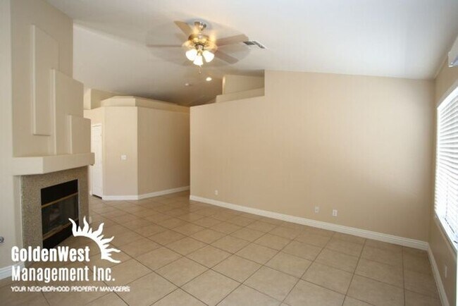Foto del edificio - Beautiful 3Bdm 2Ba with huge backyard