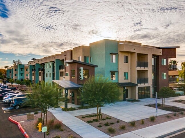 Building Photo - Club 715 Apartments