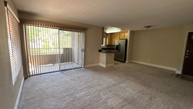 Building Photo - 2275 Del Mar Way