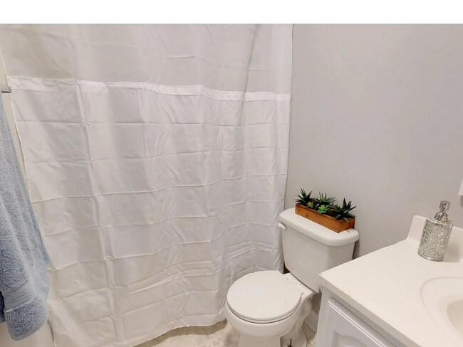 Building Photo - 1515 Doncaster Dr