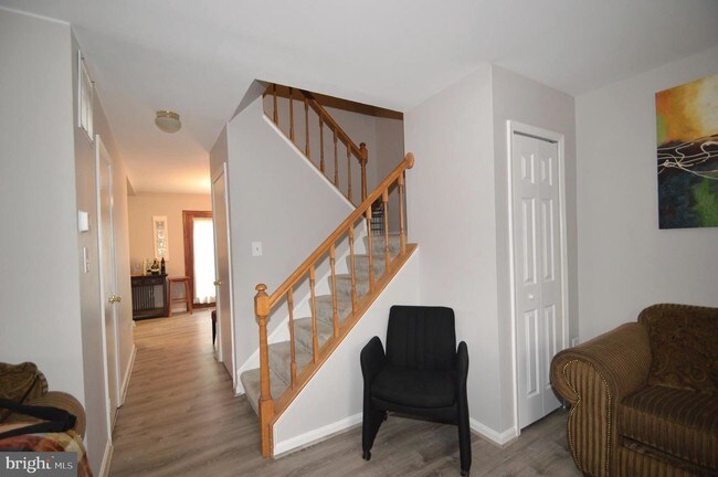 Building Photo - 8649 Point of Woods Dr