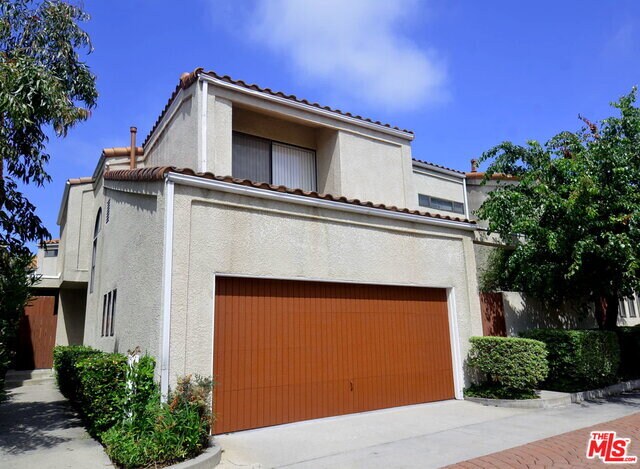 Foto principal - 10738 National Blvd