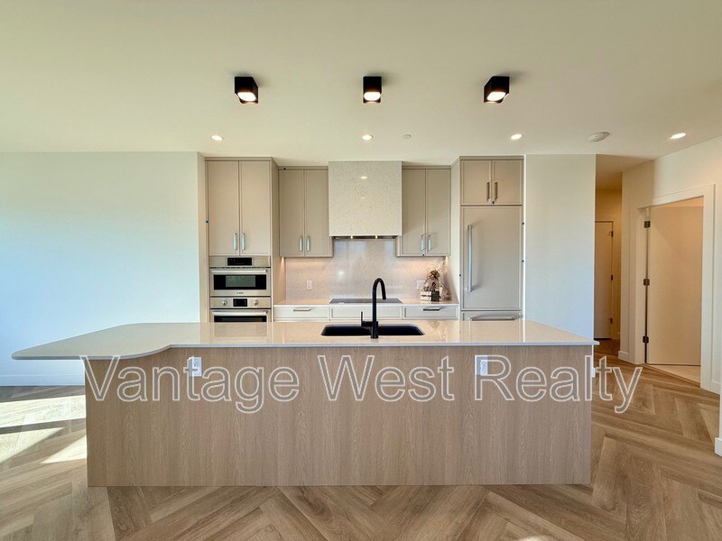 Photo principale - 3340-3340 Lakeshore Rd