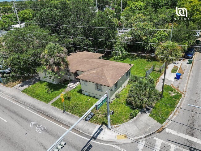 Foto del edificio - 5001 NW 12th Ave