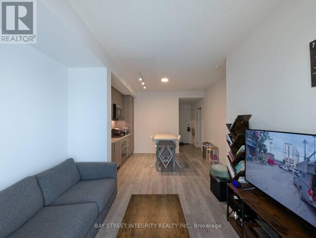 Photo du bâtiment - 8119 Birchmount Rd