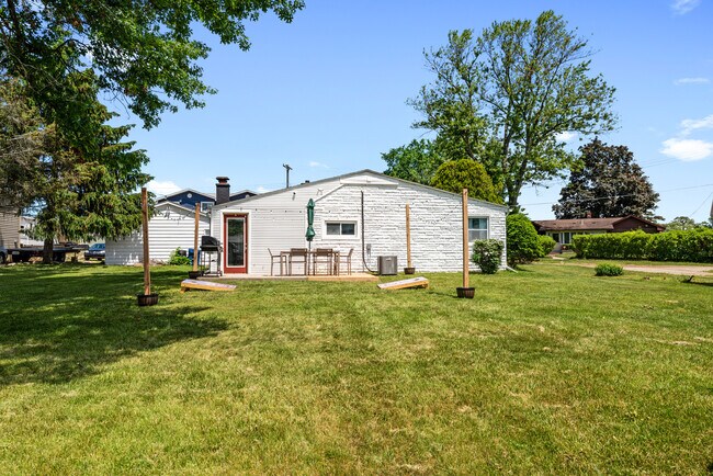 Building Photo - 9495 Garforth Dr