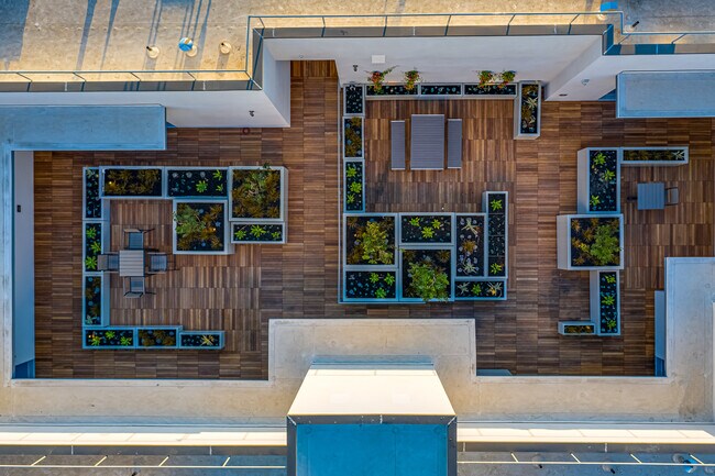 Foto del edificio - 5122 W Maplewood Ave