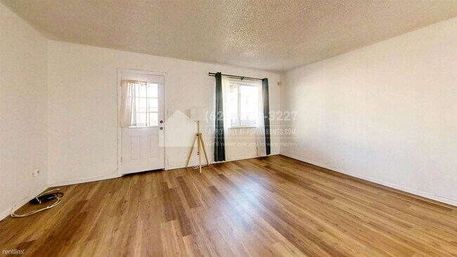 Building Photo - 3 br, 1.5 bath Townhome - 2507 Rainbow DR ...