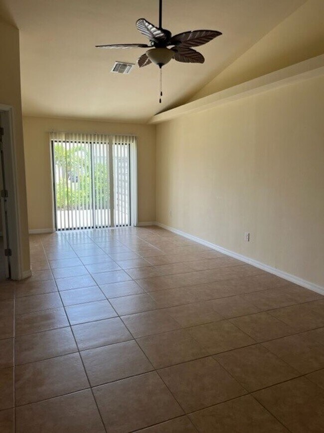 Foto del edificio - Beautiful Duplex Available Immediately