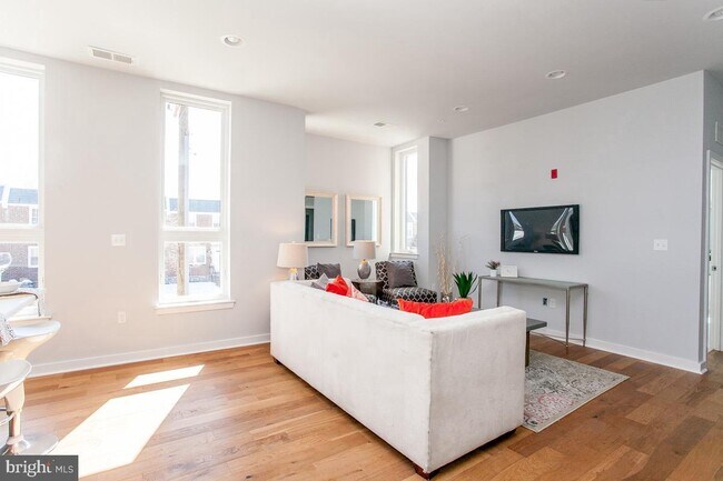 Foto del edificio - 5938 Henry Ave