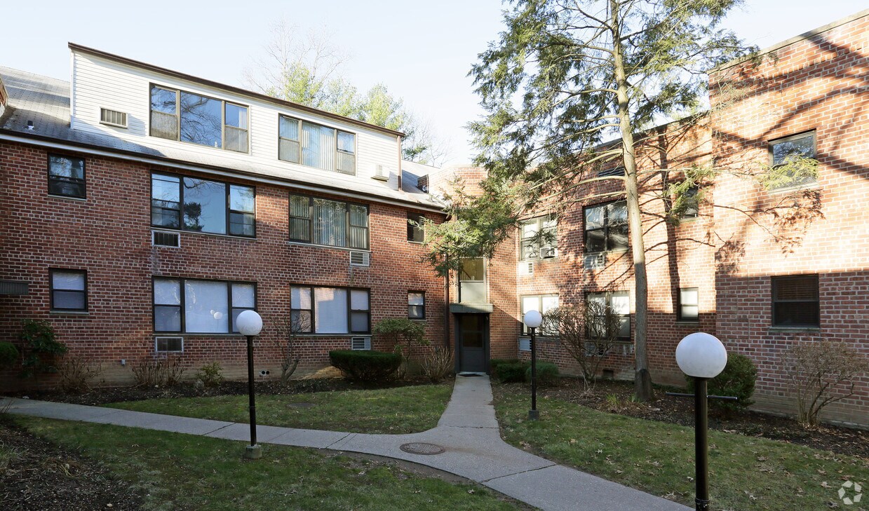 Foto del edificio - Flowerhill Garden Apartments