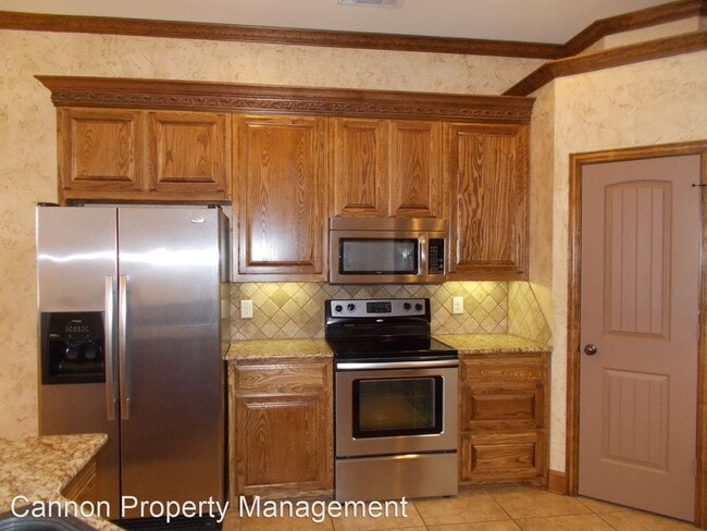Building Photo - 3 br, 2 bath House - 324 College Ct