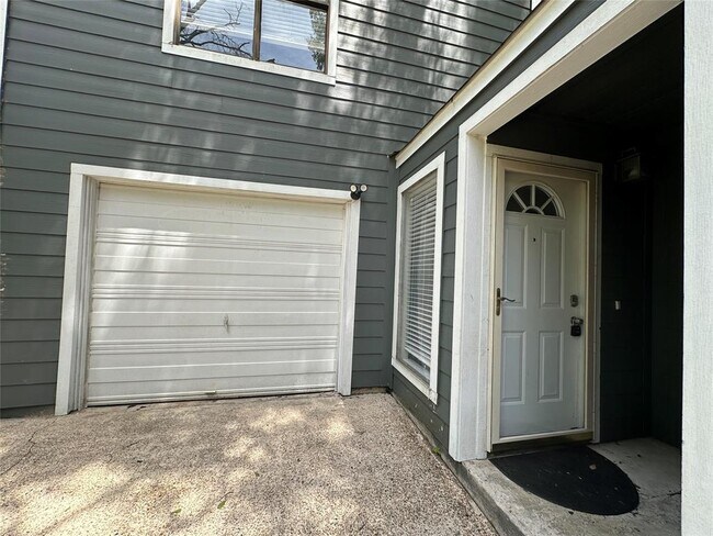 Foto del edificio - 4745 Holly Ln E