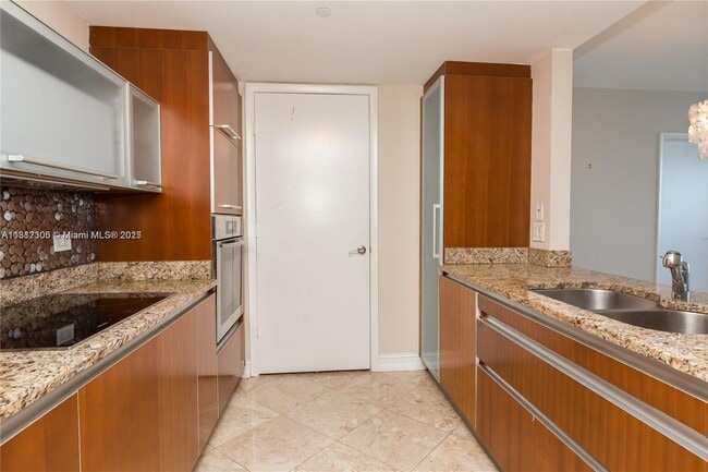 Building Photo - 17201 Collins Ave