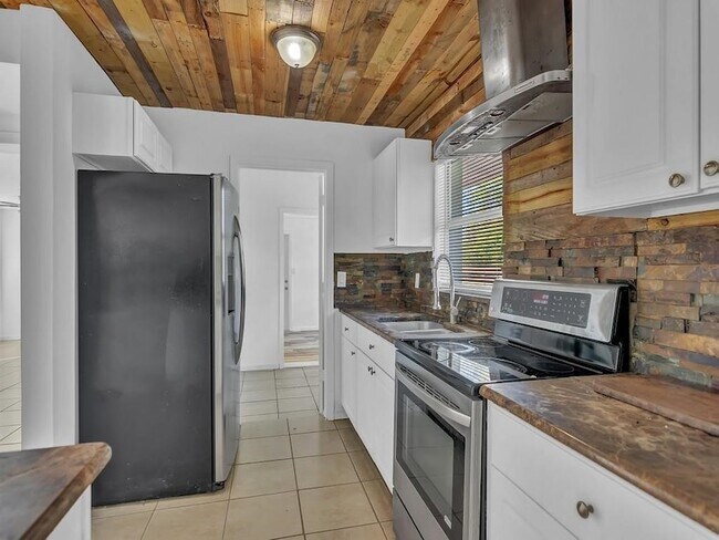 Foto del edificio - 703 5th Pl SW