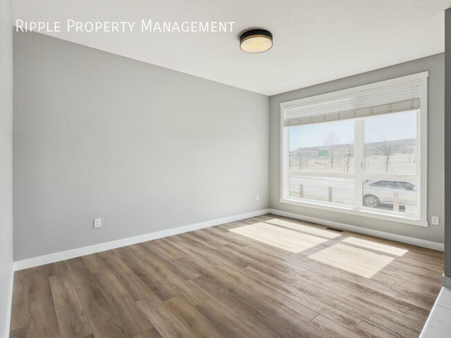 Building Photo - AMAZING 5 BEDS/ 4 BATHS HOUSE WITH FULLY D...