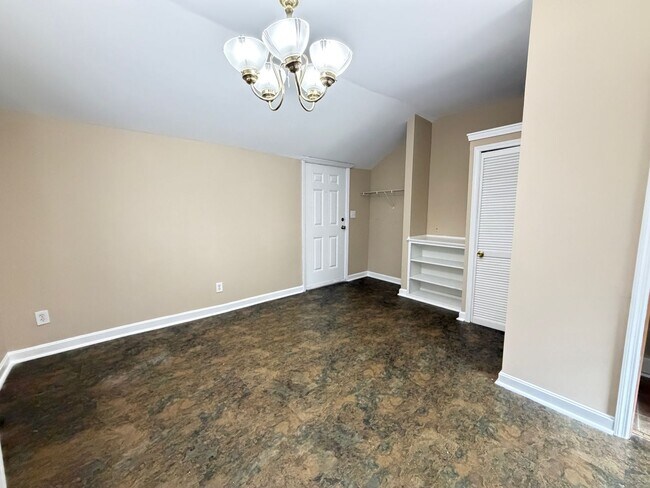 Foto del edificio - 538 Lilly Ave