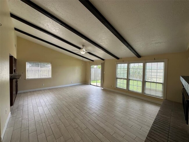 Foto del edificio - 17107 Bougainvilla Ln