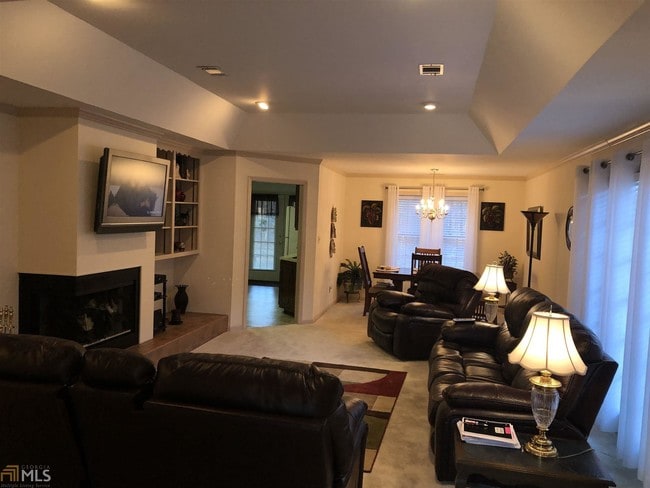 Building Photo - 112 Oak Pointe Cir