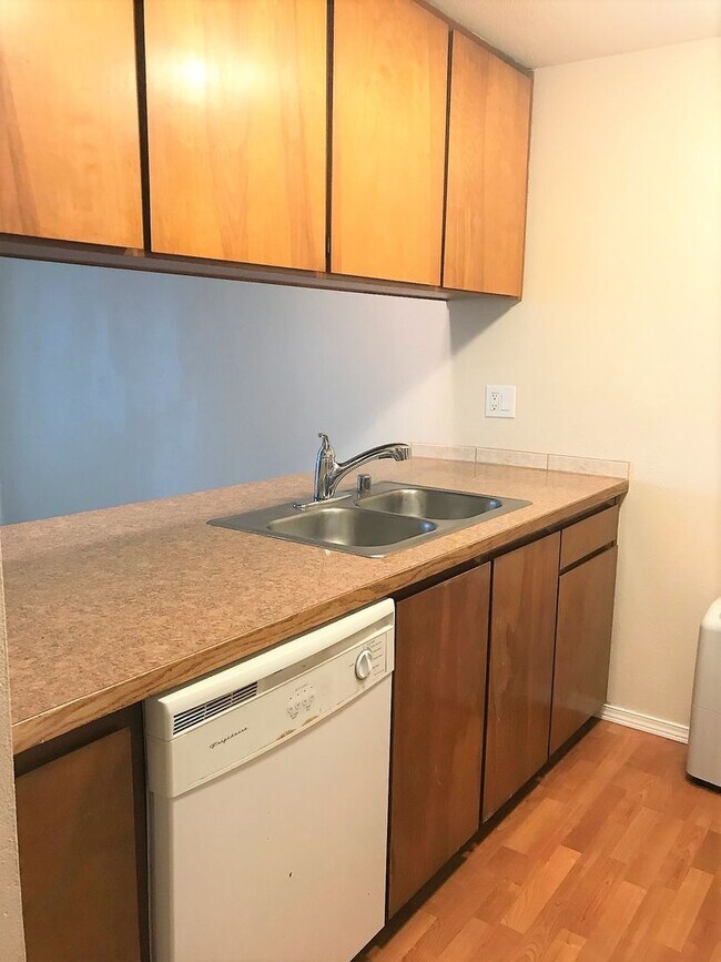 Foto del edificio - 9717 Danwood Ln NW