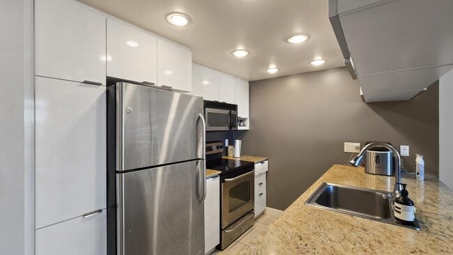 Photo du bâtiment - 1.0 bedroom in Calgary Alberta T2R 1S5