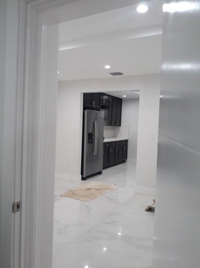 Foto del edificio - 2379 NW 102nd St
