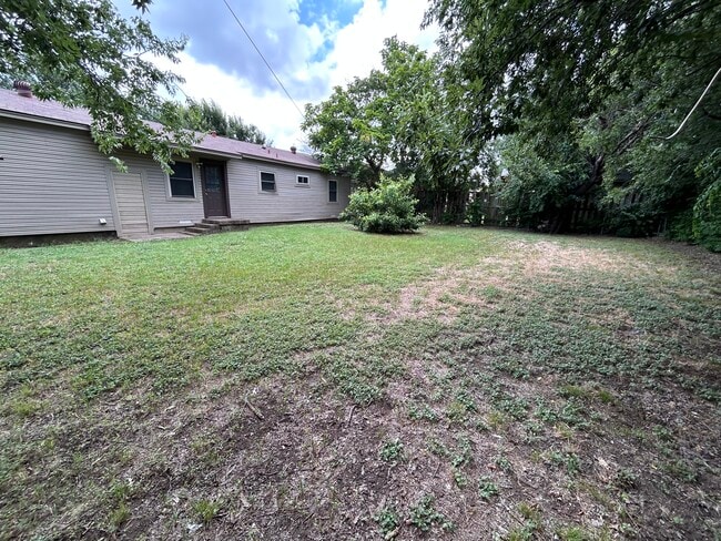 Building Photo - 2801 William Brewster Dr