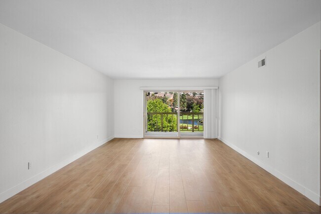Foto del edificio - 31348 W Nine Dr