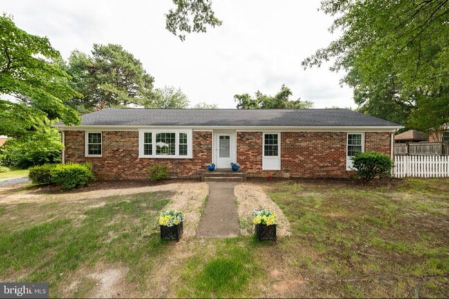 Building Photo - 10401 W Huguenot Rd