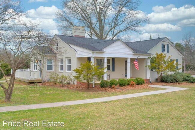 Building Photo - 3 br, 2 bath House - 702 Airport Road