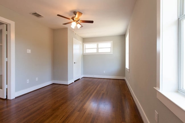 Building Photo - 3611 Murworth Dr