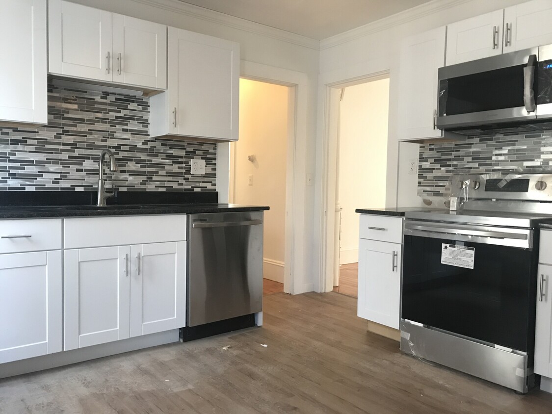 Foto principal - 6 Endicott Ave