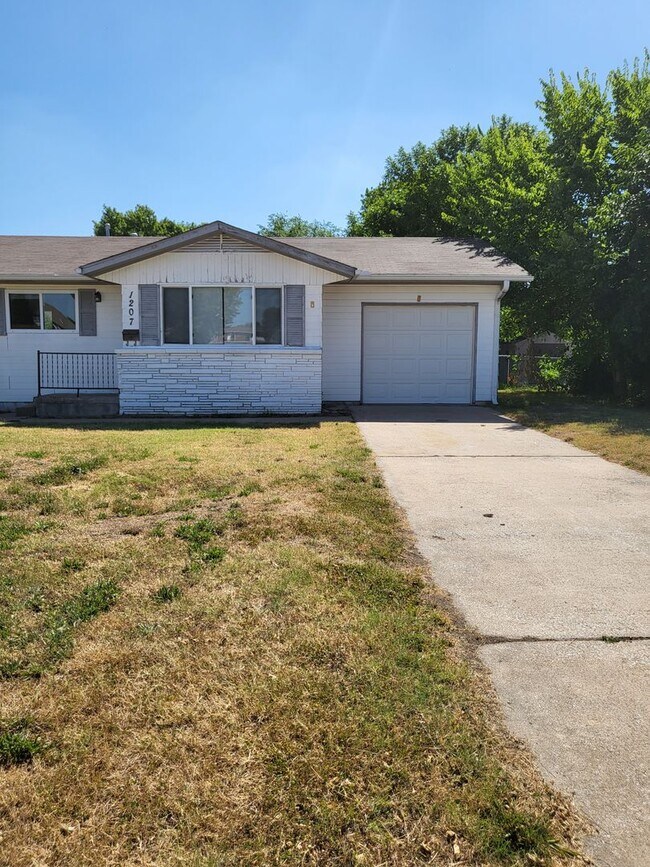 Foto del edificio - 3 Bedroom 1 Bath House  Approved Pets Welc...