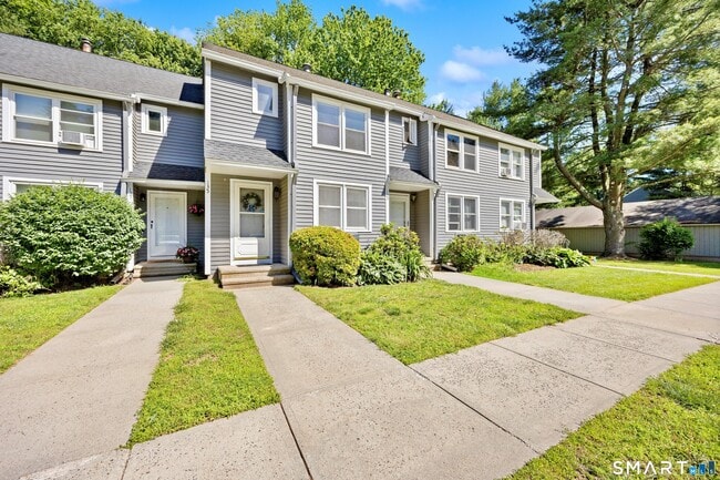 Building Photo - 135 Fairway Dr