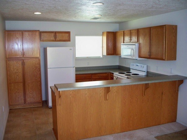 Foto del edificio - 3 Bedroom 2 Bath Apartment on the top floo...