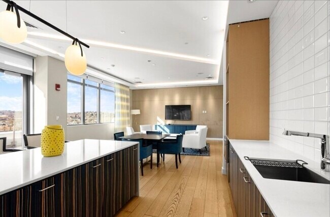 Building Photo - 80-82-82 Fenwood Rd