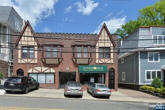 Building Photo - 38 River Edge Rd