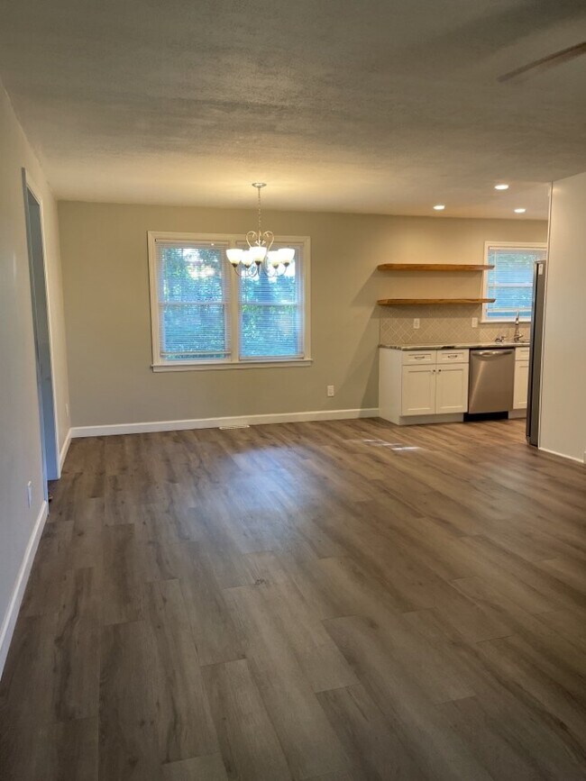Building Photo - 113 Owens Cir
