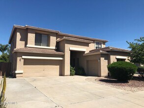 Building Photo - 9940 E Medina Ave