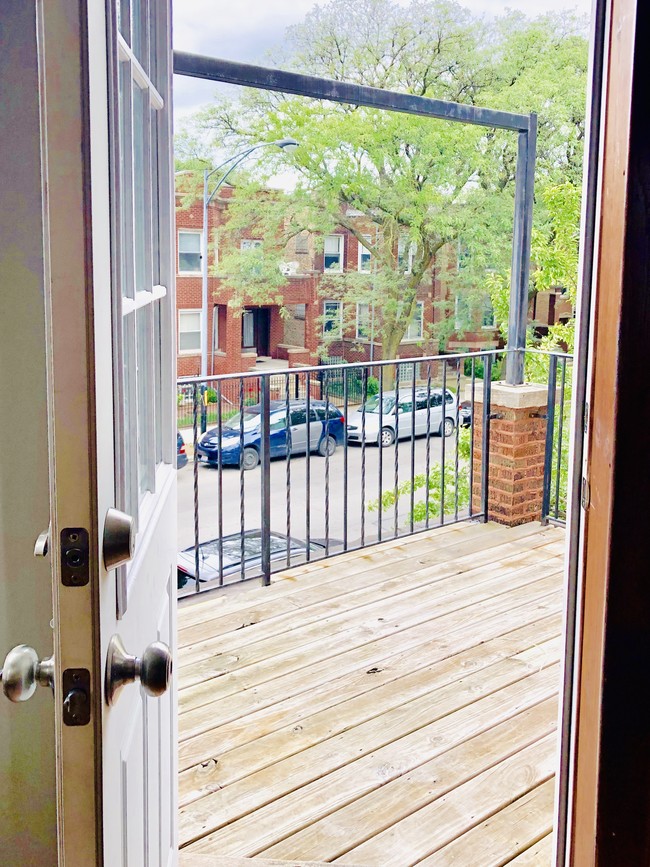 Foto del edificio - 4421 N Kimball Ave