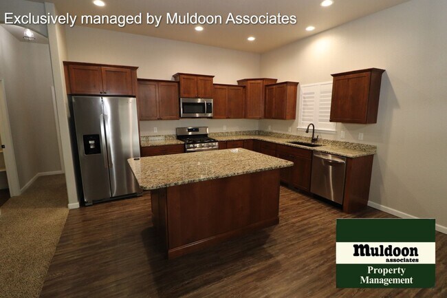 Foto del edificio - Gorgeous Pueblo West home.  Available now!