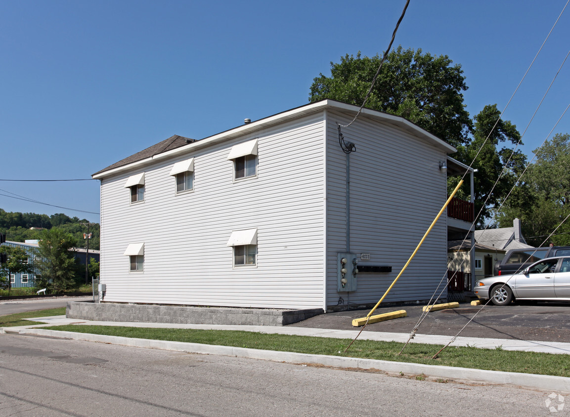 Primary Photo - 2440 S Mill St