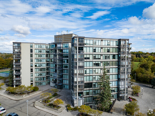 Photo du bâtiment - Woodlawn Towers III