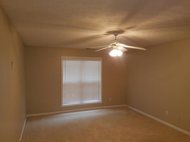 Foto del edificio - 4428 James Wade Dr
