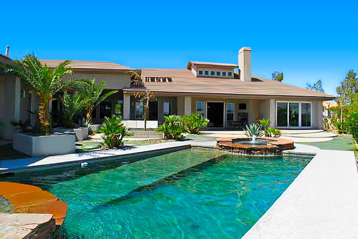 Foto principal - 6720 W Oakey Blvd