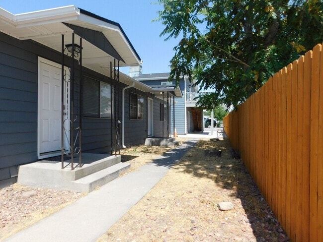Building Photo - 1318 Bunting Ave