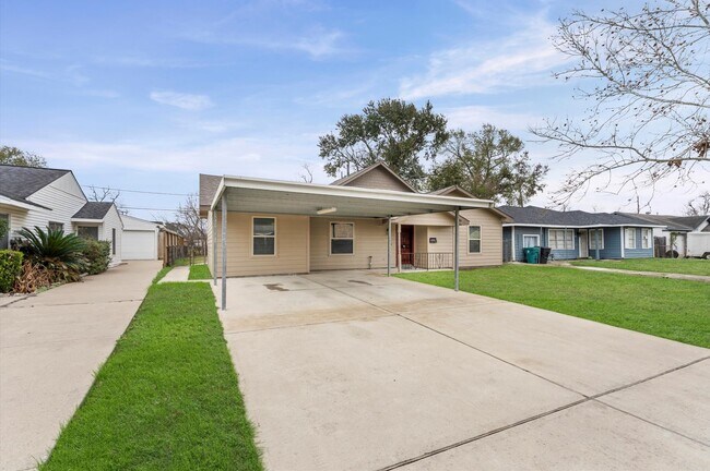 Building Photo - 3611 Wyoming St